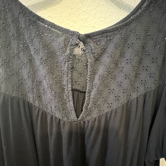 Cold shoulder blouse torrid - Picture 4 of 5